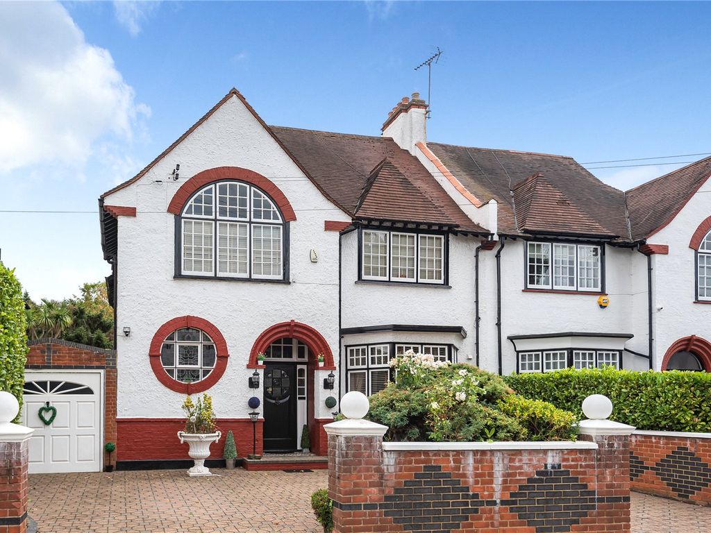 6 bed semidetached house for sale in Athenaeum Road, Whetstone, London