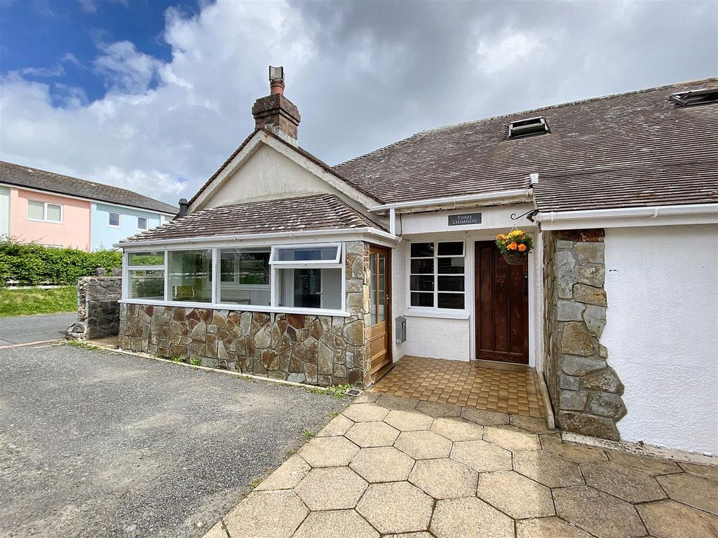 4 bed semidetached bungalow for sale in Crestville, Twycross