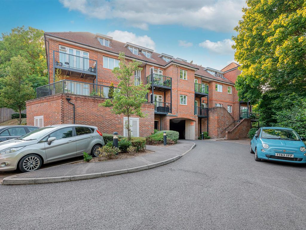 2 bed flat to rent in St. Marks Close, High HP13 Zoopla