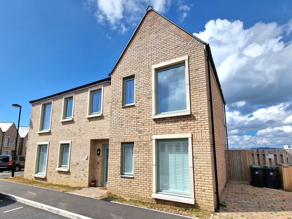 2 bed flat to rent in Castle Court, Mulberry Avenue, Portland DT5 Zoopla