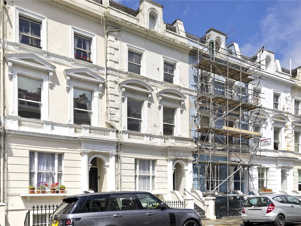 Ladbroke Crescent, London, UK W11