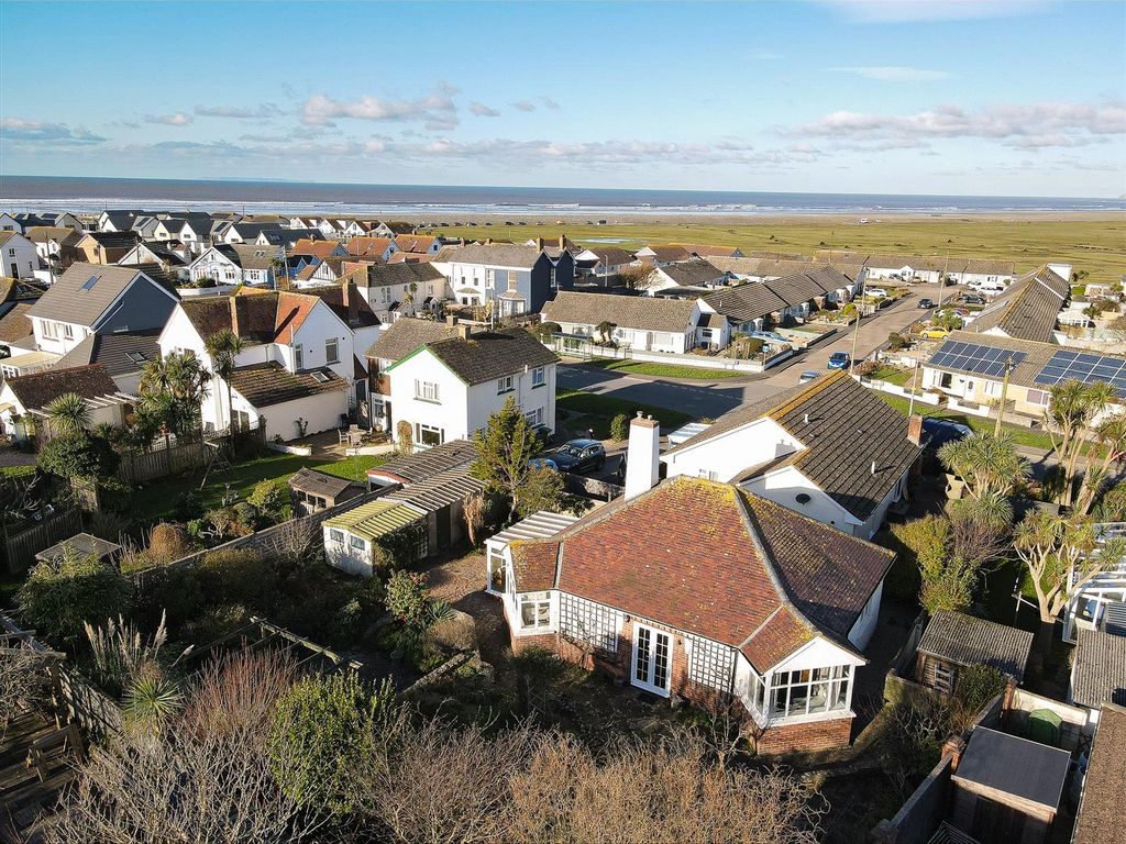 2 bed detached bungalow to rent in Golf Links Road, Westward Ho