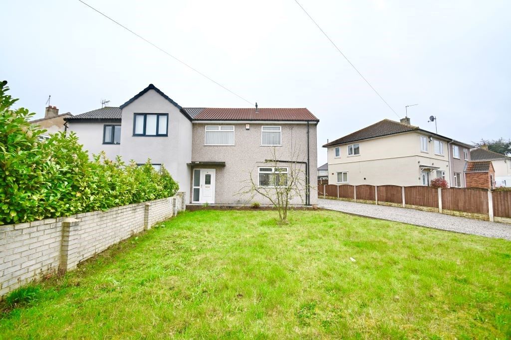 3 bed semidetached house to rent in Elmfield Road, New Rossington, Doncaster DN11, £750 pcm