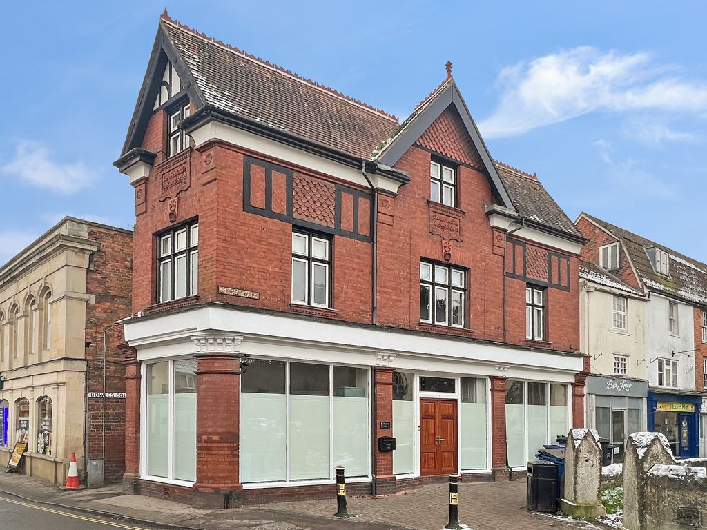 3 bed semidetached house to rent in Church Walk, Trowbridge BA14, £