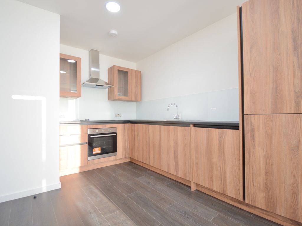 1 bed flat to rent in Elmwood Avenue, Feltham TW13, £1,250 pcm Zoopla