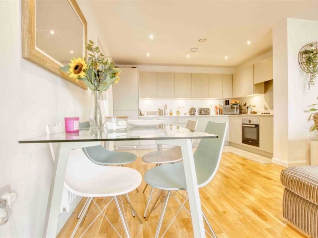 2 bed flat for sale in Brook Road, Borehamwood WD6 Zoopla