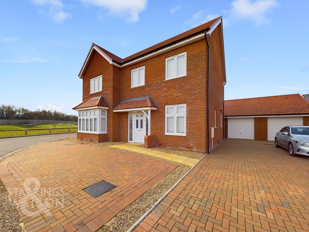 4 bed detached house for sale in Jay Crescent, Wymondham NR18, £485,000