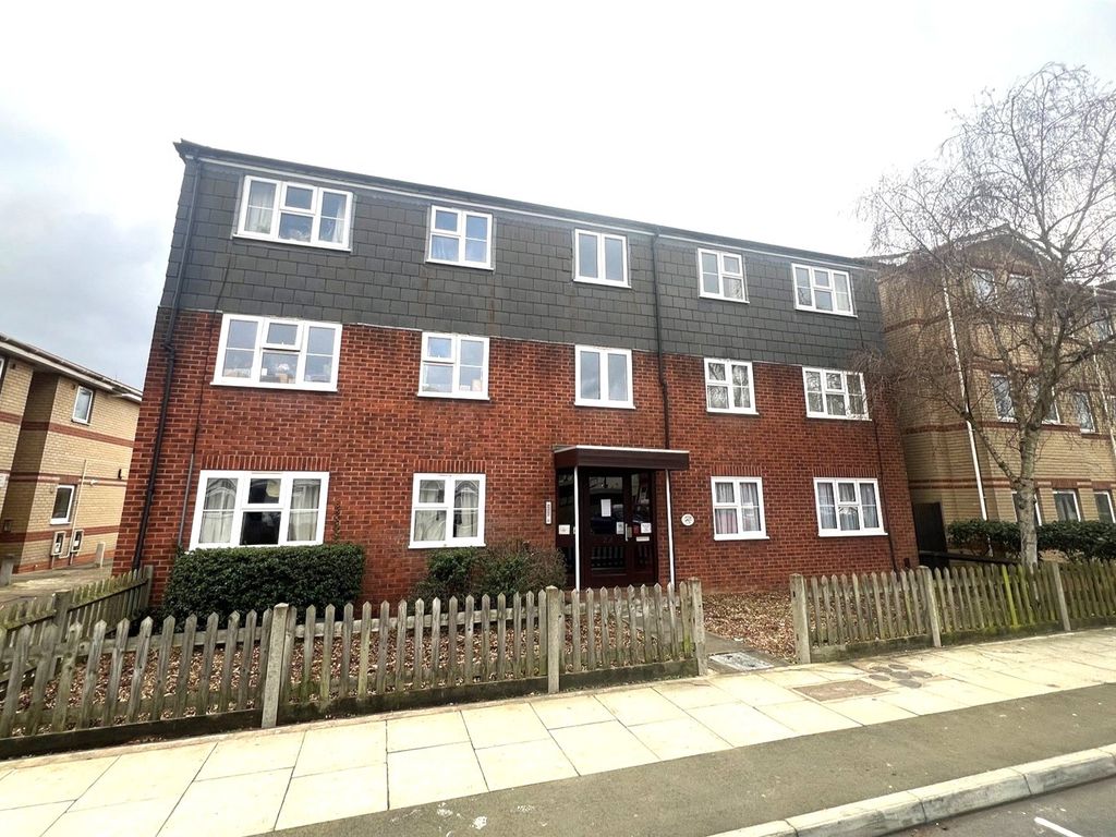 1 bed flat for sale in Baron Grove, Mitcham CR4, £220,000 Zoopla