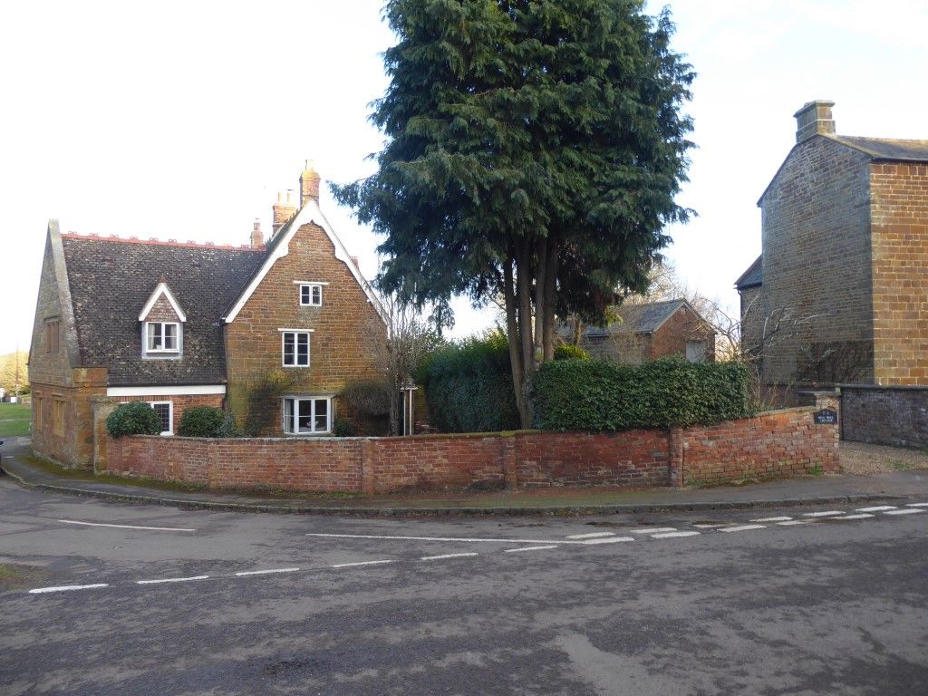 3 bed cottage to rent in Moreton Road, Eydon NN11, £1,500 pcm Zoopla