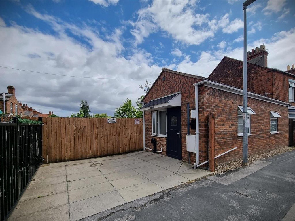 1 Bed Bungalow For Sale In Chantry Lane Beverley East Yorkshire HU17 Zoopla