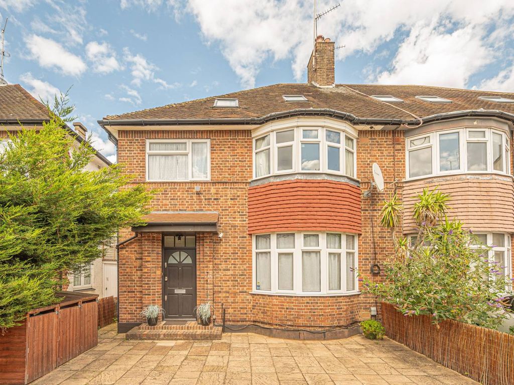 5 bed property for sale in Woodstock Road, Golders Green, London NW11
