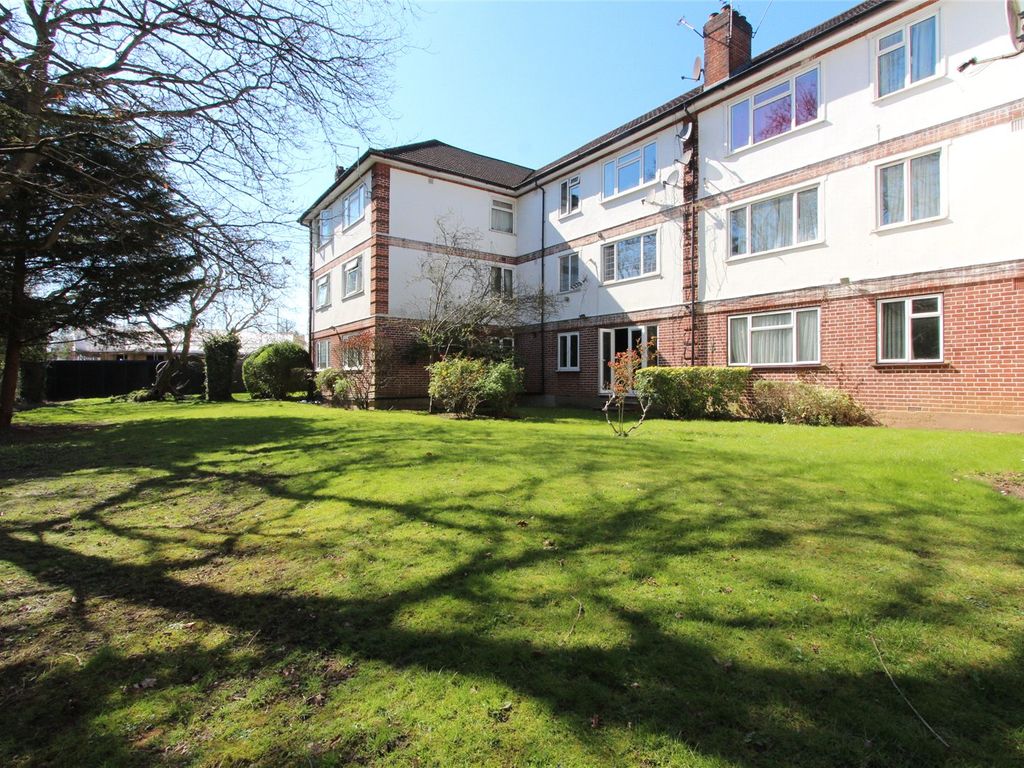 2 bed flat to rent in Rickmansworth Road, Pinner HA5 Zoopla
