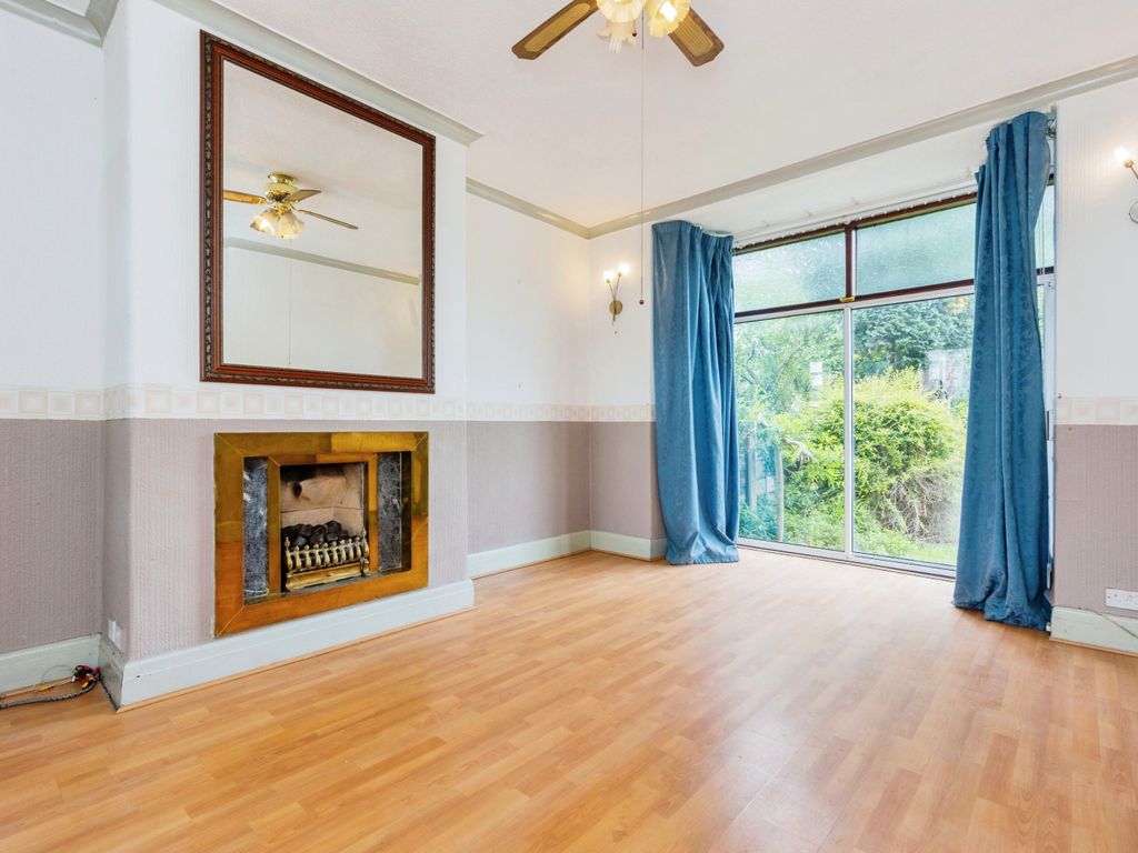 3 bed semidetached house for sale in Lynwood Grove, Manchester M34, £