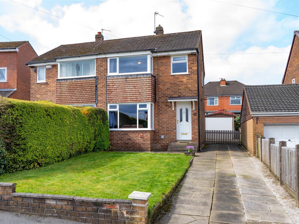 3 bed semidetached house for sale in Lawefield Crescent, Clifton