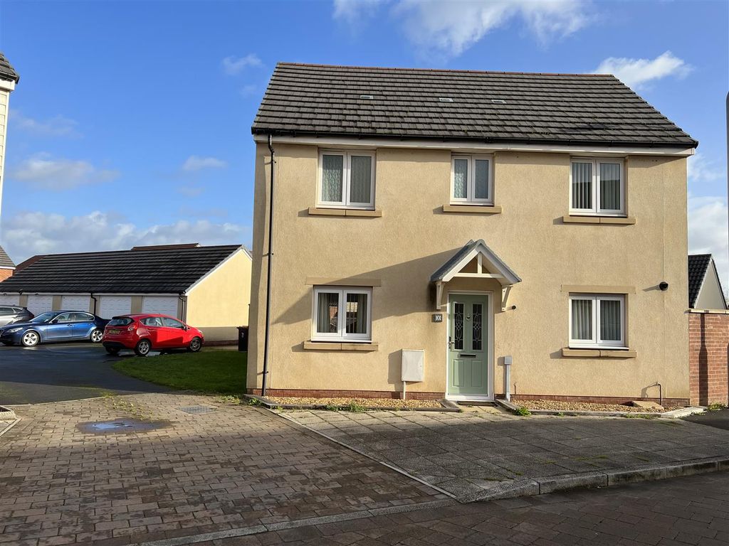 3 bed detached house for sale in Bessemer Drive, Newport NP19, £250,000