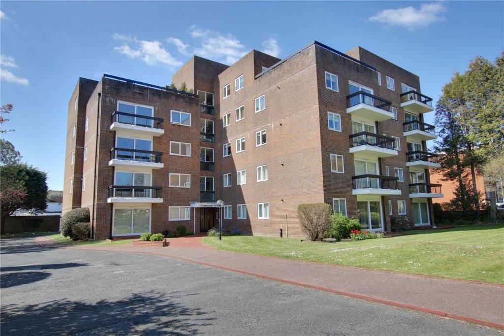 3 bed flat for sale in Grand Avenue, Worthing BN11, £300,000 Zoopla