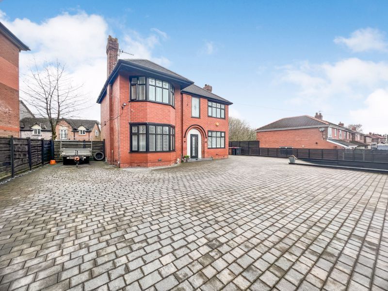 4 bed detached house to rent in Manchester Road, Clifton, Swinton