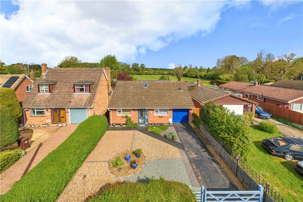 3 bed bungalow for sale in North End Road, Steeple Claydon, Buckingham