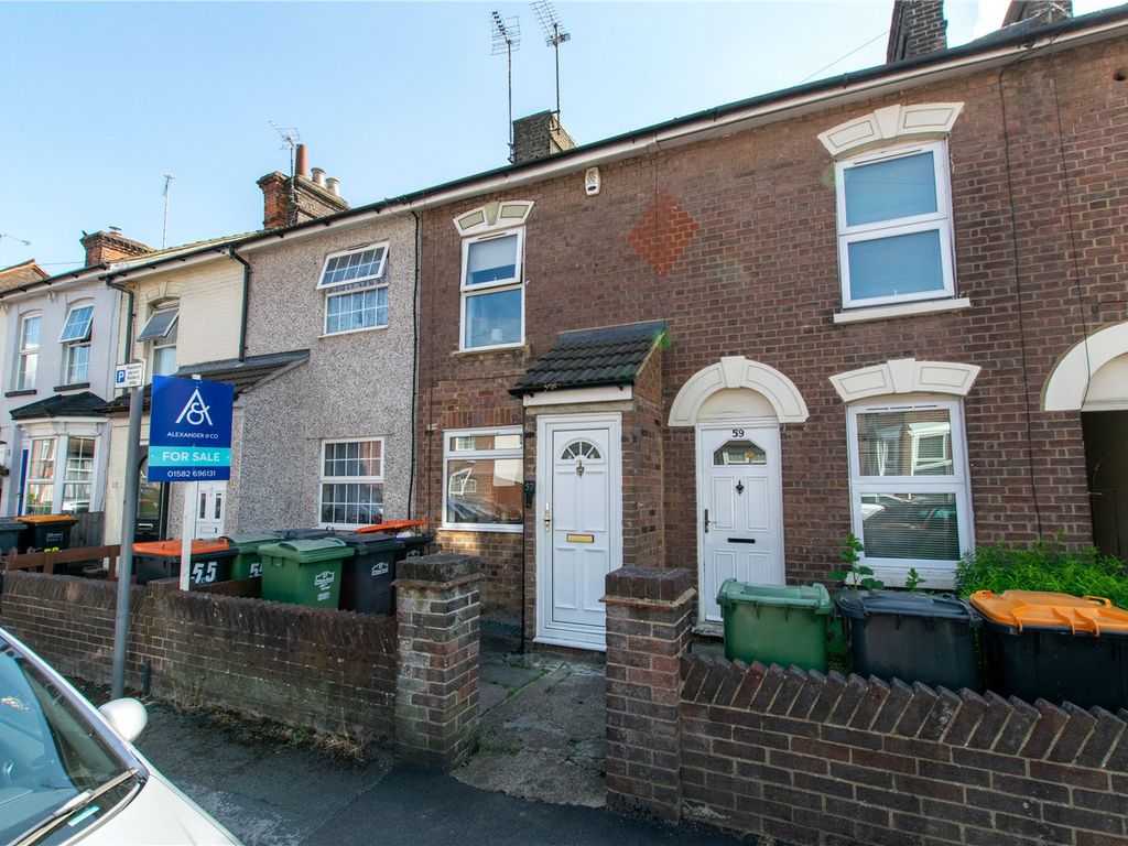 2 bed terraced house for sale in Princes Street, Dunstable, Beds LU6