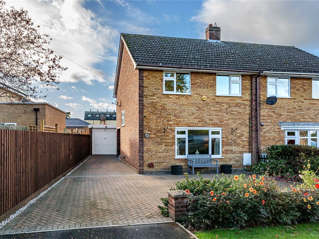 3 bed property for sale in Station Road, Willington, Bedford