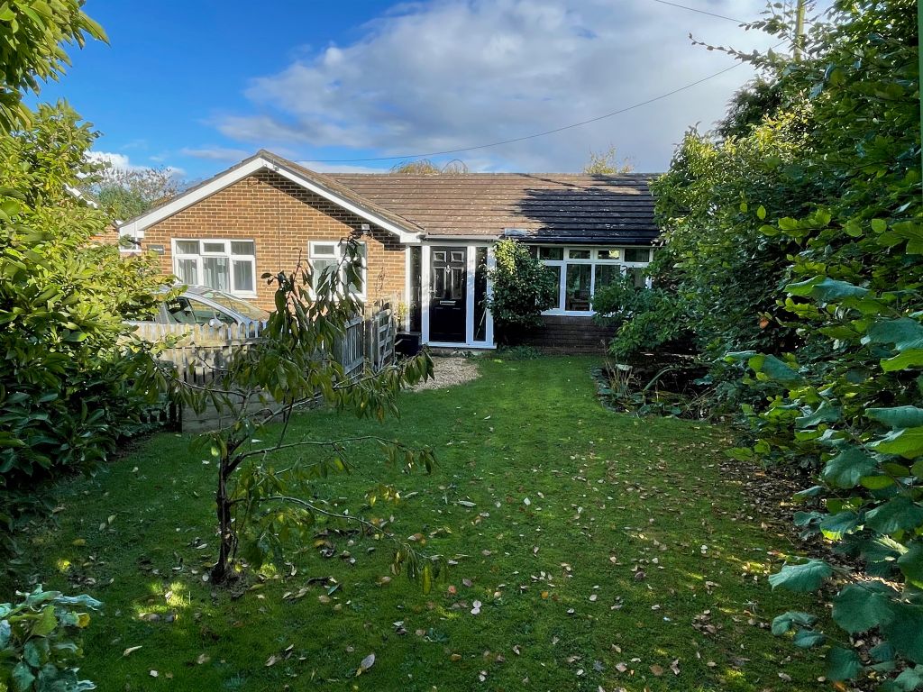 3 bed detached bungalow for sale in Fryern Court Road, Burgate