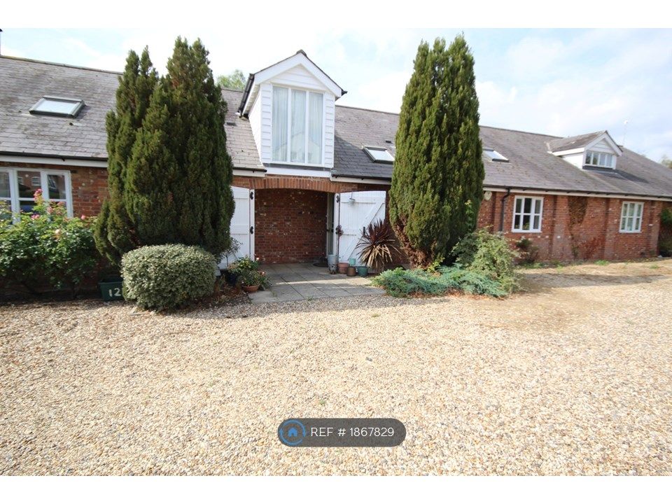 3 bed end terrace house to rent in Colchester Road, West Bergholt