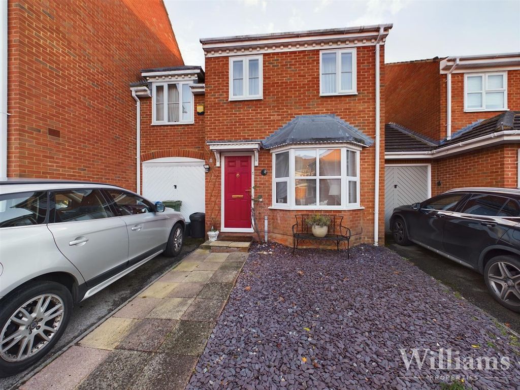 3 bed linkdetached house for sale in Lark Vale, Watermead, Aylesbury