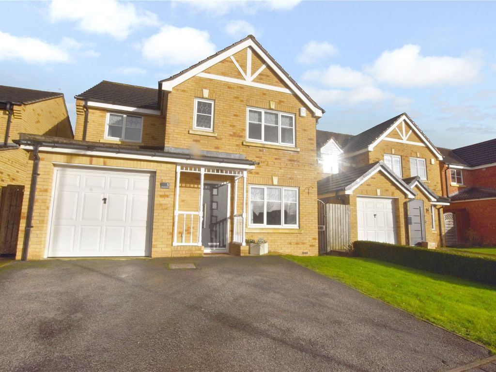 4 bed detached house for sale in Windsor Oval, Tingley, Wakefield, West