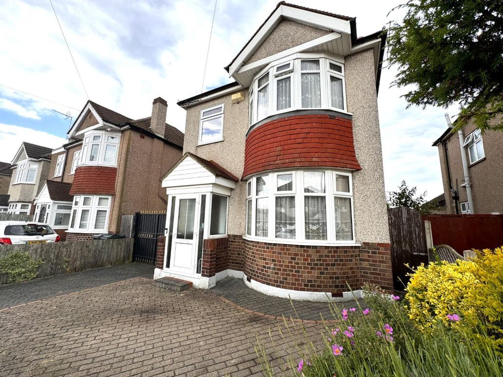 3 bed detached house to rent in Denver Road, Dartford DA1, £2,000 pcm