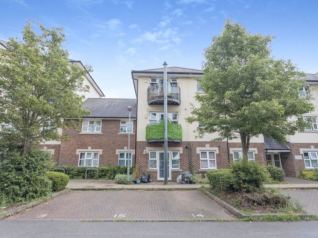 2 bed flat for sale in Charlton Road, Andover SP10 Zoopla