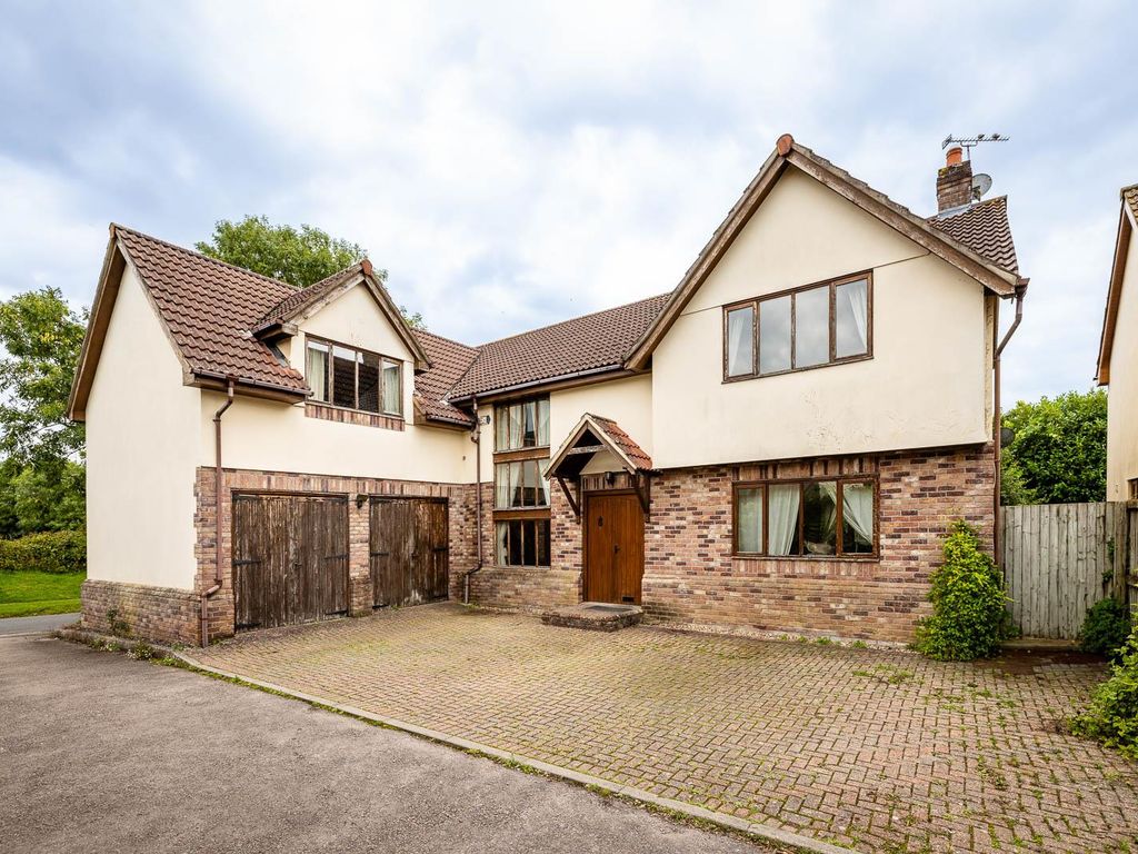 5 bed detached house for sale in Perry Field, Woolaston, Lydney GL15, £