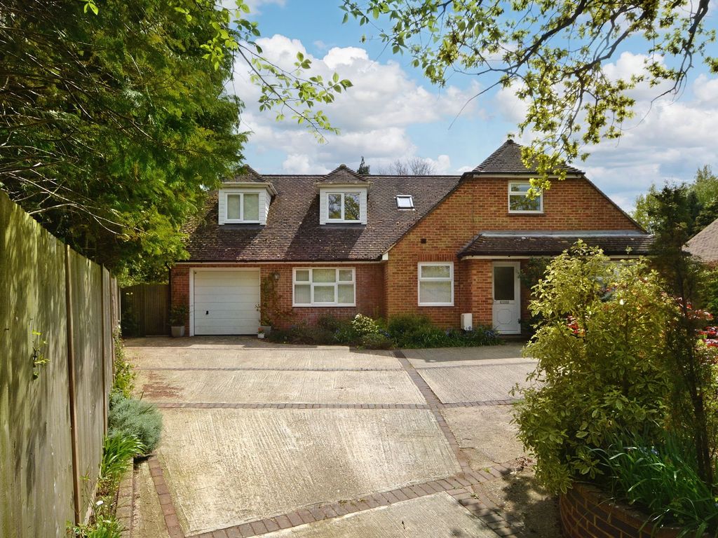 4 bed detached house for sale in Sandyhurst Lane, Ashford TN25, £