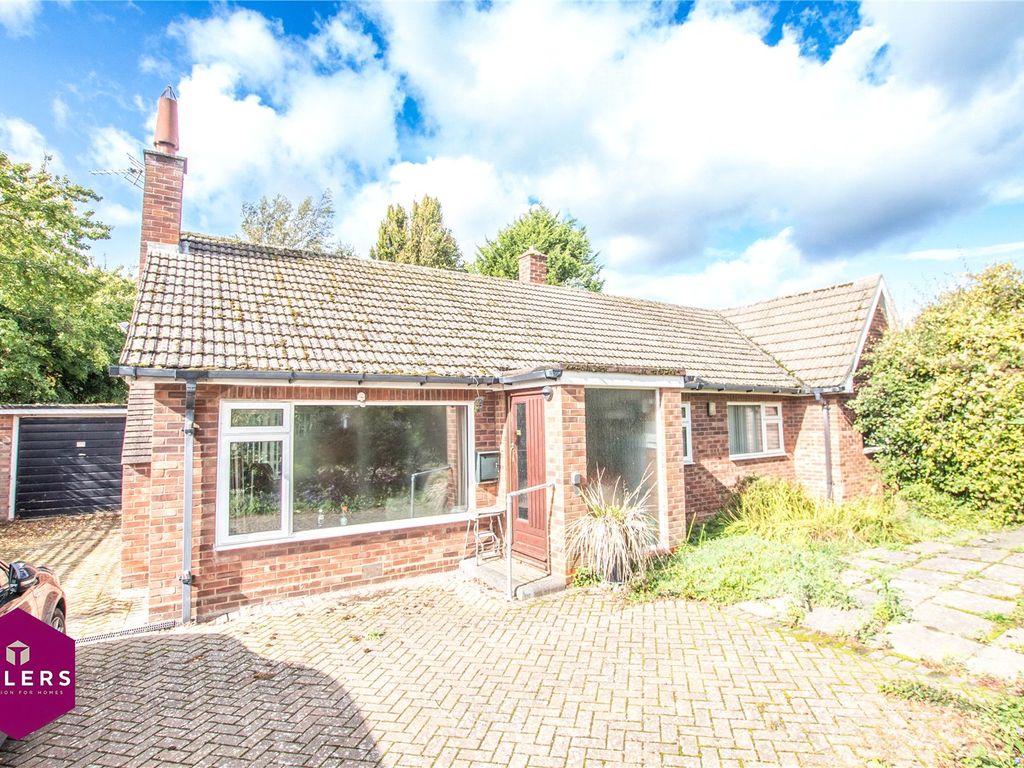 4 bed bungalow for sale in Rampton Road, Willingham, Cambridge CB24, £
