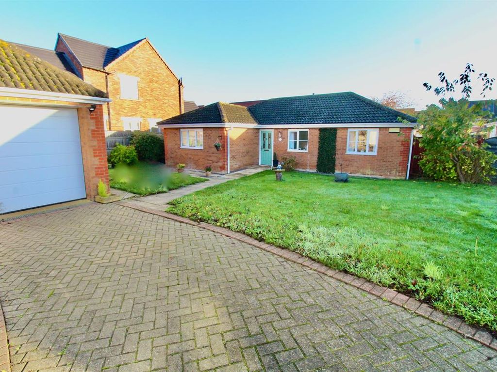 3 bed detached bungalow for sale in Ash Tree Drive, Cowbit, Spalding