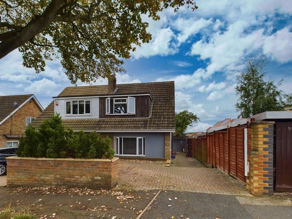 3 bed semidetached house for sale in Brington Drive, Barton Seagrave
