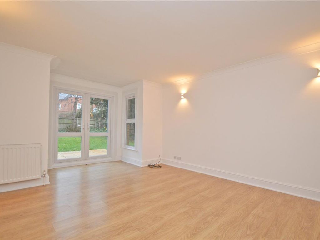 2 bed flat to rent in Upper Richmond Road, London SW15, £2,100 pcm Zoopla