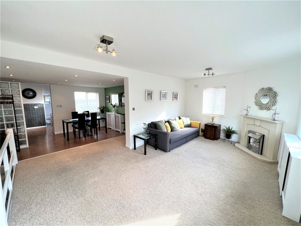 2 bed flat for sale in Saunders Road, Plumstead SE18 Zoopla