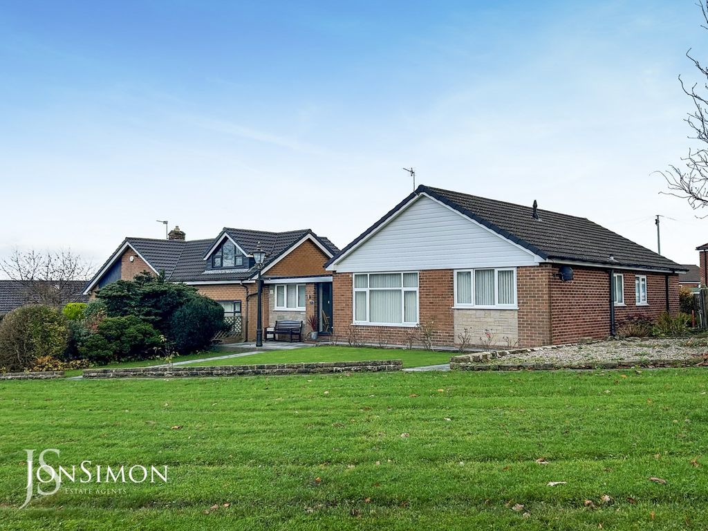 3 bed bungalow for sale in Lowercroft Road, Lowercroft, Bury BL8, £