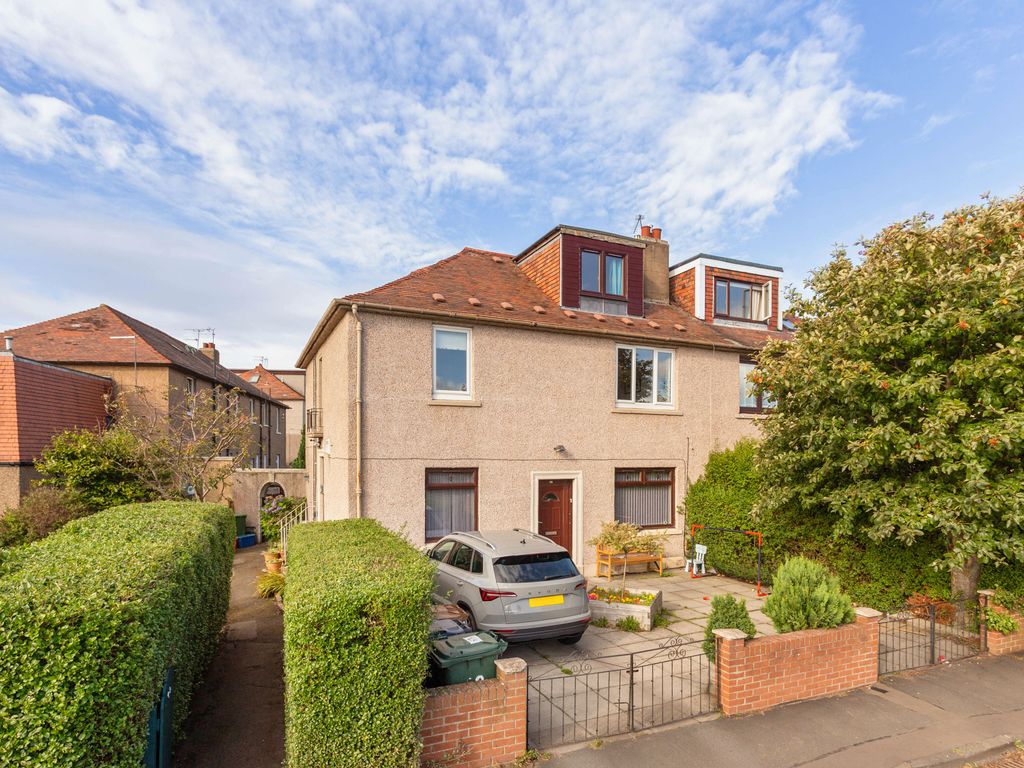 3 bed flat for sale in 63 Parkhead Drive, Edinburgh EH11, £205,000 Zoopla