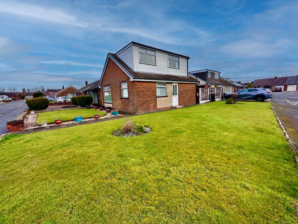 3 bed semidetached bungalow for sale in Churchill Drive, Little Lever