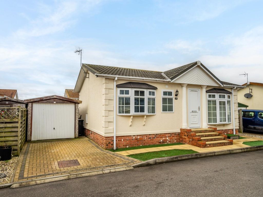 2 bed detached bungalow for sale in The Crescent, Acaster Malbis, York YO23, £150,000 Zoopla