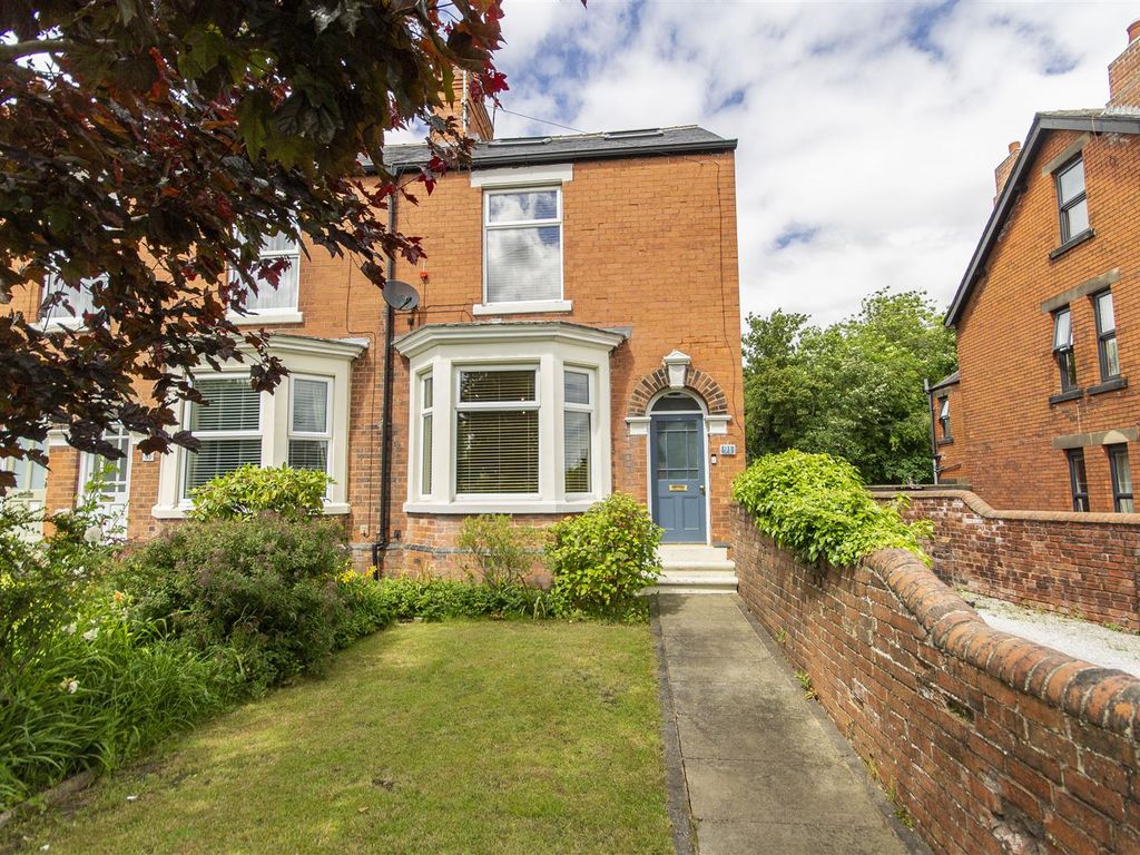 3 bed terraced house for sale in Ashgate Road, Ashgate, Chesterfield
