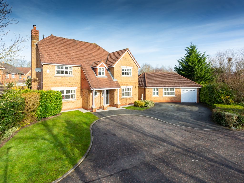 4 bed detached house for sale in Keats Way, Preston, Lancashire PR4, £