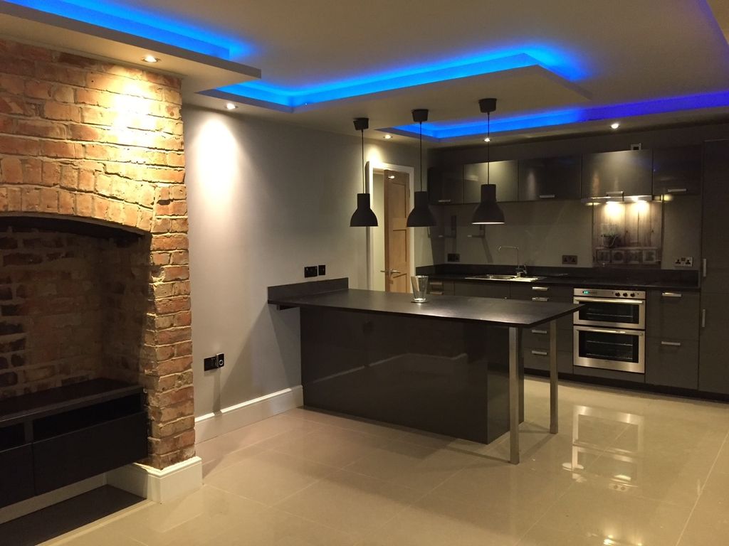 2 bed flat to rent in Woodsend Road, Urmston, Manchester M41 Zoopla