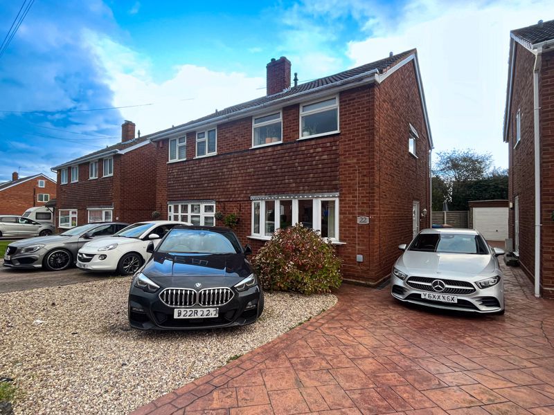 3 bed semidetached house for sale in Hunter Avenue, 152334 WS7, £