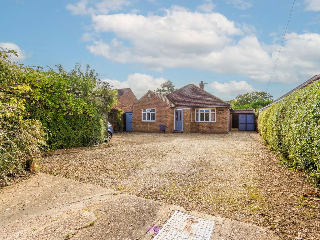 3 bed detached bungalow for sale in Windmill Lane, Costessey NR8, £