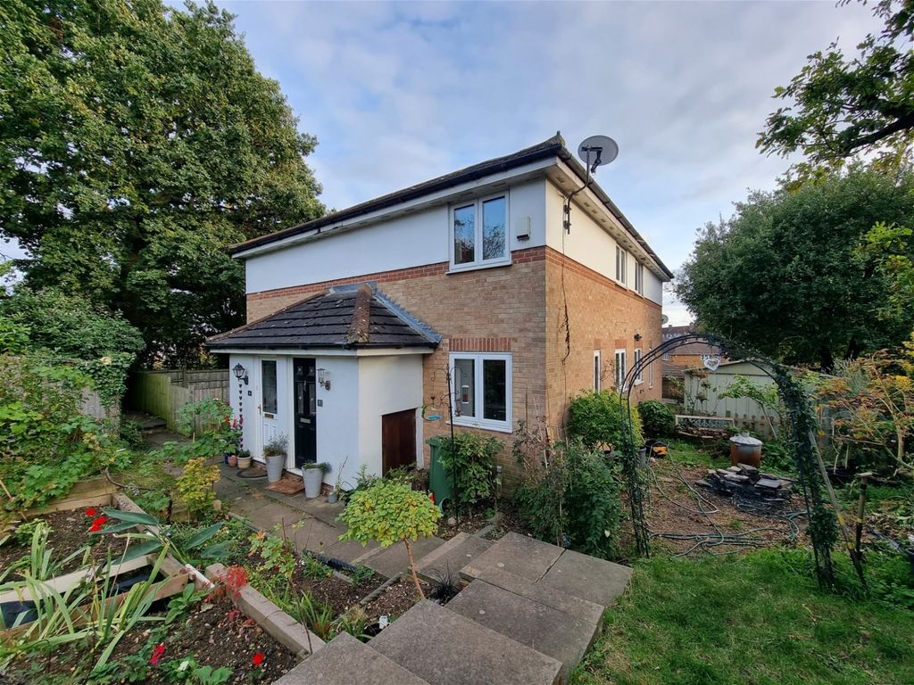 1 bed end terrace house for sale in North Hill Drive, Romford RM3, £