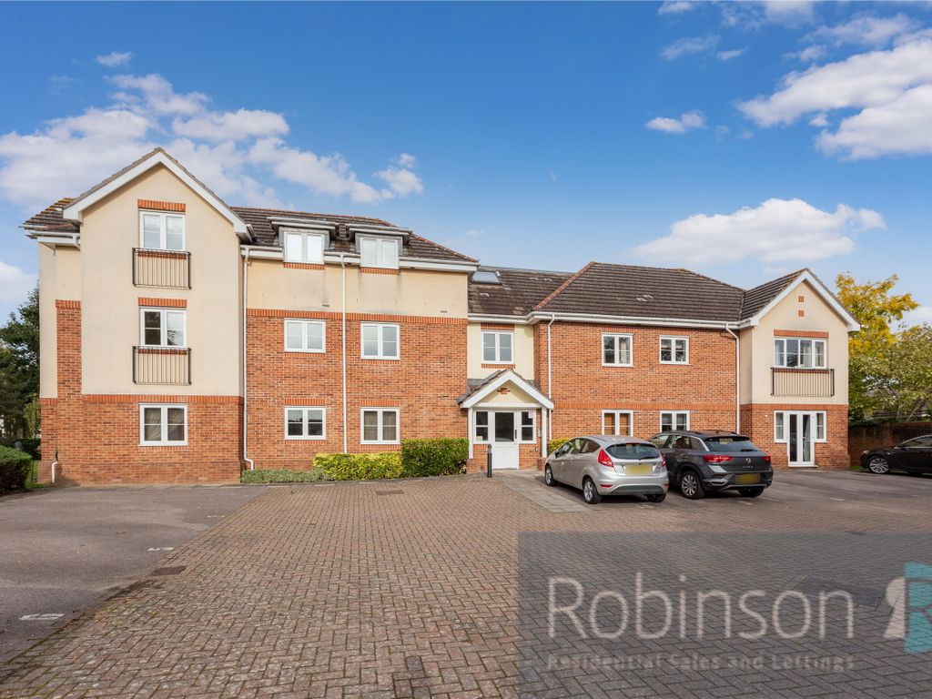 2 bed flat for sale in Kingsoak Court Cox Green Lane, Maidenhead