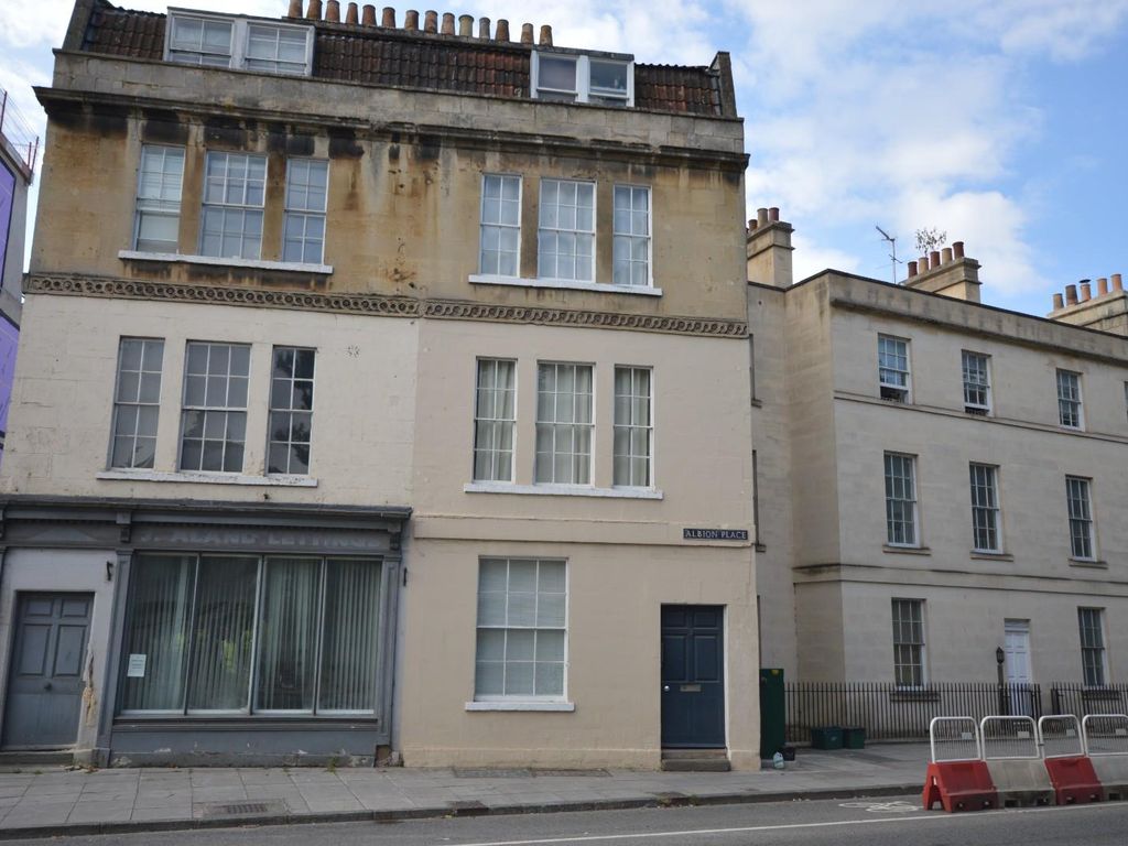 1 bed flat to rent in Second Floor Flat, 9 Albion Place, Bath BA1, £965 pcm Zoopla