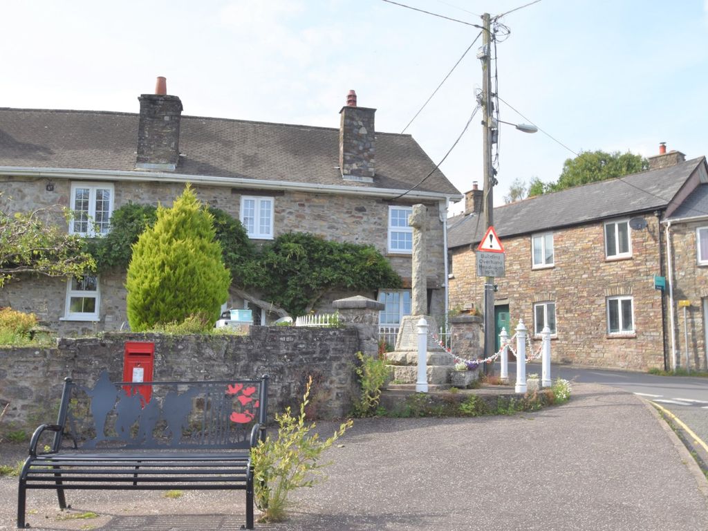 2 bed semidetached house to rent in High Street, Bampton, Tiverton
